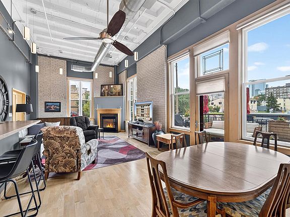 3rd image of 1325 N Van Buren STREET #202