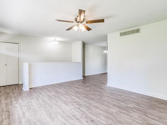 4th image of 502 W Broadway Ave