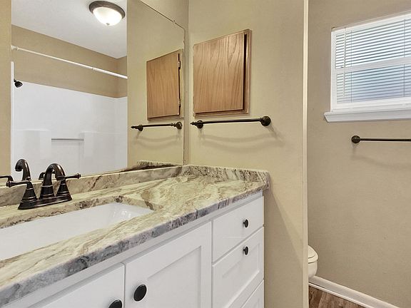 5th image of 402 Summer Ct #B2-a