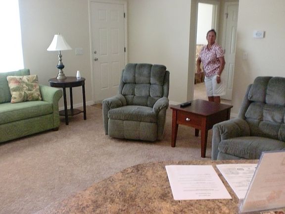 5th image of 446 Gaskin Ln