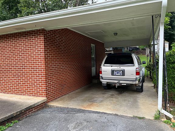 2nd image of 3901 Timberlake Rd