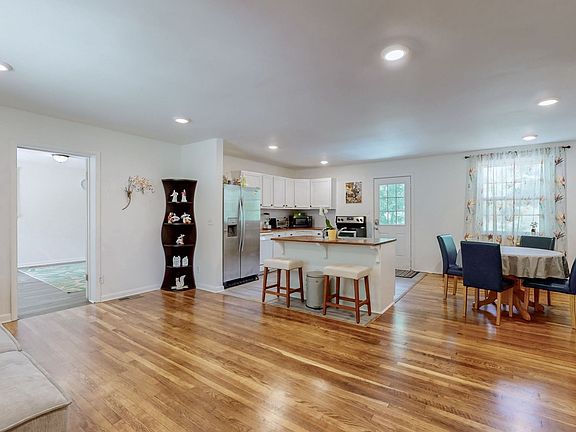 3rd image of 344 Fairlane Dr