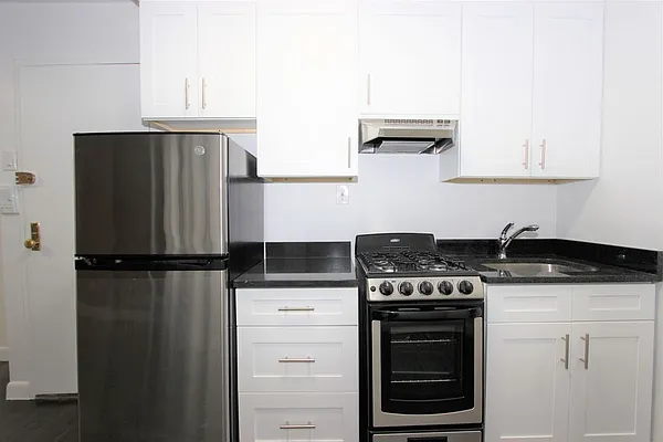 Rented by Dynamik Realty | media 18