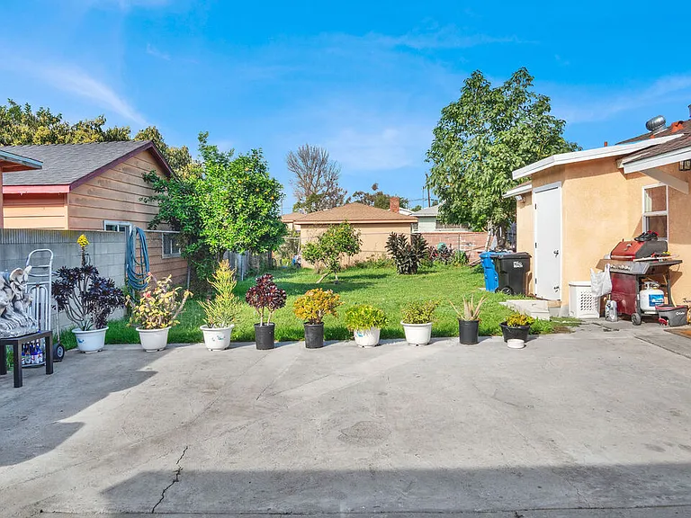 2239 W Lincoln St — Photo 24