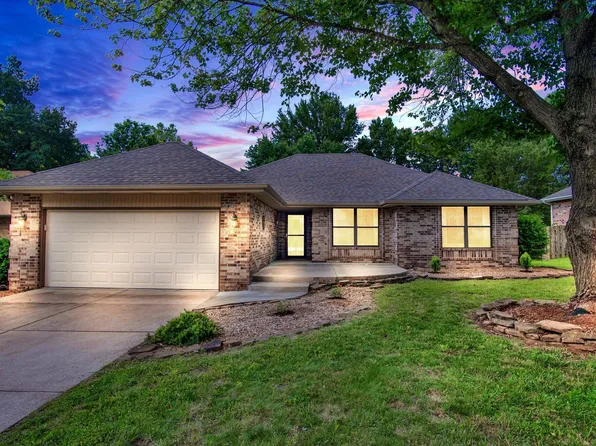 3736 W Edgewood Street, Springfield, MO 65807