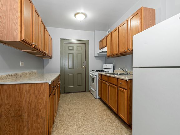 4th image of 4737-43 W 65th St #4737-2