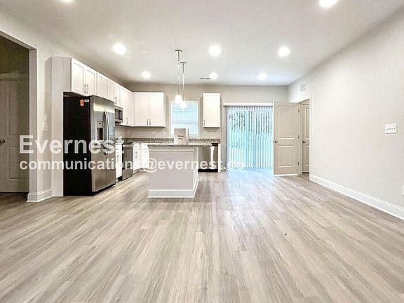 3rd image of 1410 W Austin St