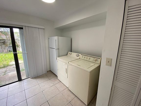 4th image of 1813 SW 107th Ave APT 2402