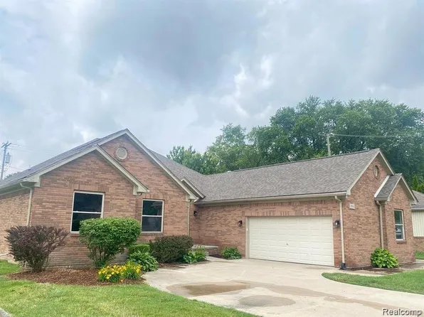 25014 Trombley St, Harrison Township, MI 48045
