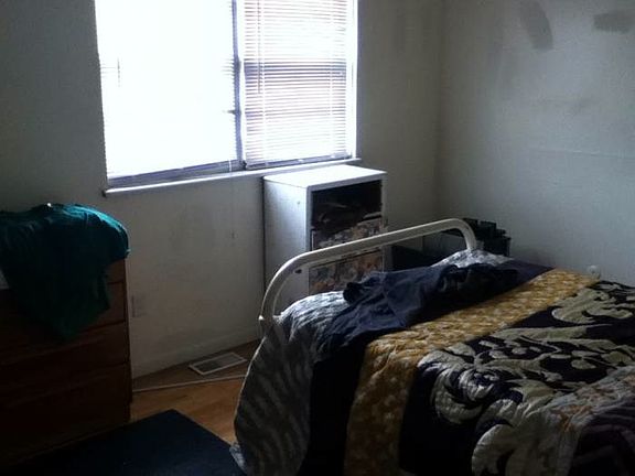 5th image of 102 Pine Haven Ct