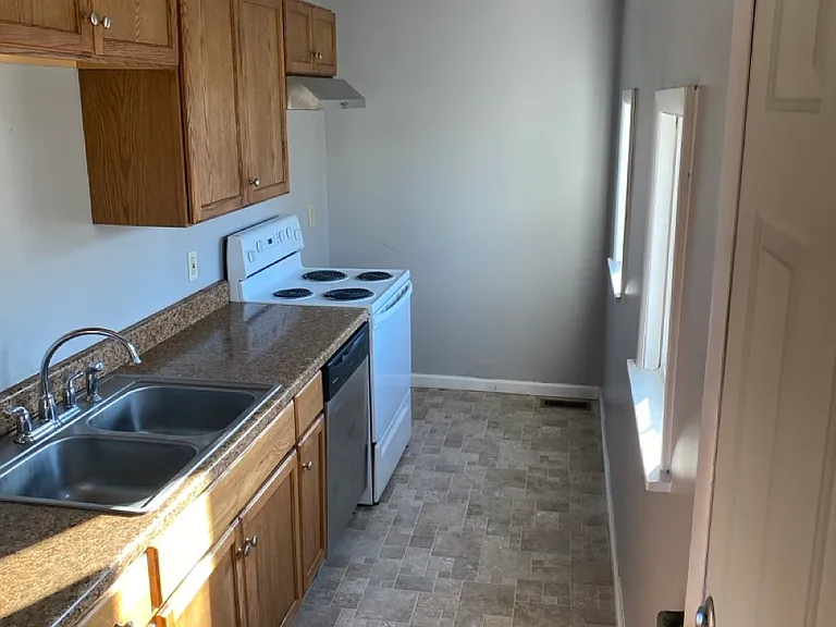 418 Power St — Photo 6