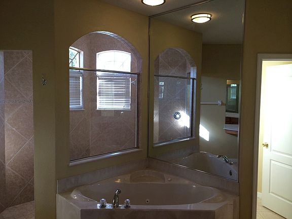 4th image of 18075 Thornhill Grand Cir