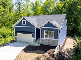 18150 Hammond Bay Dr, Spring Lake, MI 49456