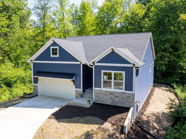 18150 Hammond Bay Dr, Spring Lake, MI 49456