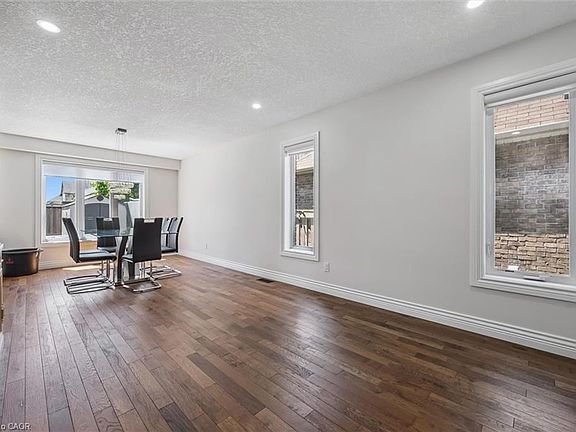 4th image of 114 Isaac Shantz Dr