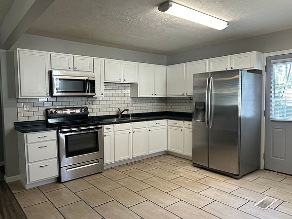 3rd image of 623 E Pine St