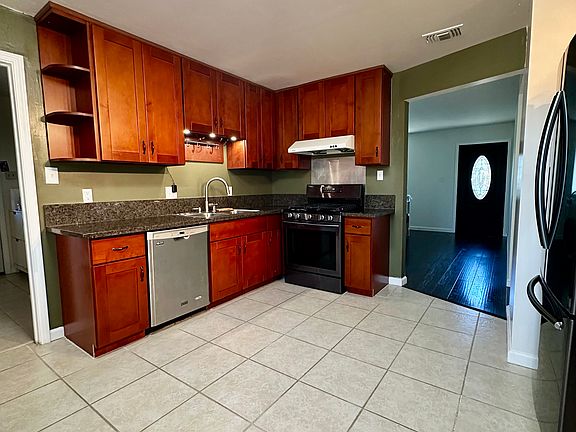 2nd image of 4122 22nd St