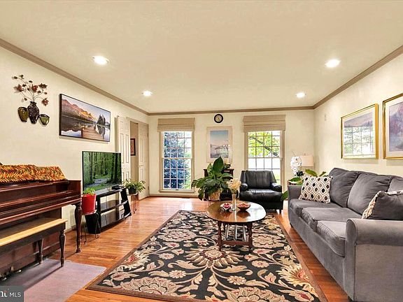 4th image of 5 Chelsea Cir
