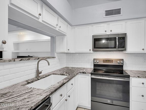 3rd image of 6312 N Willowbrook Dr