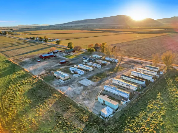 Jenamac M&J Trailer Home Community