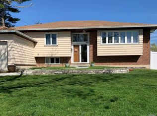 823 Oliver Ave, Valley Stream, NY 11581