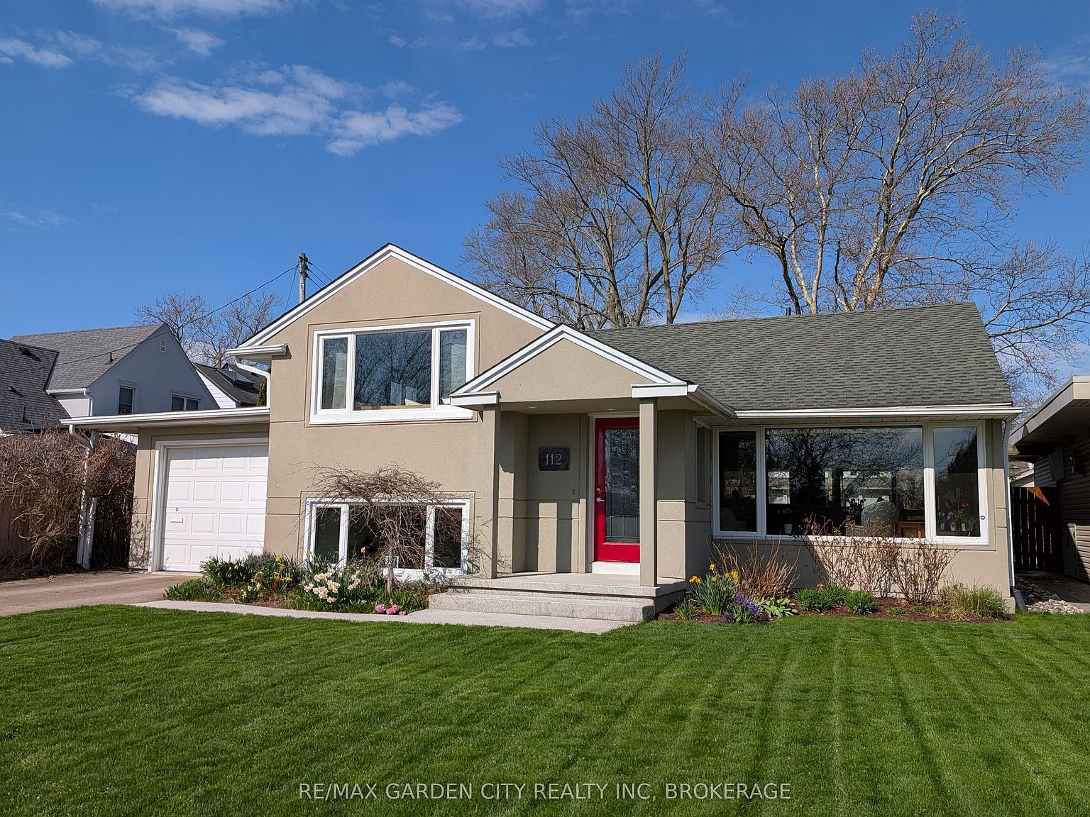 112 Riverdale Dr