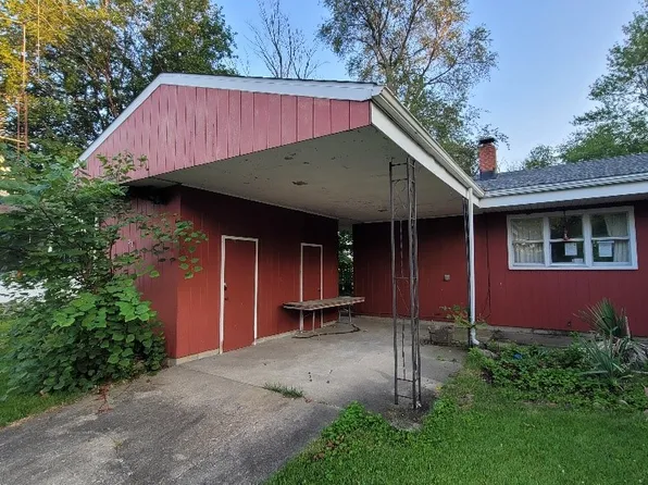 97 Pifers Ln, Sullivan, IL 61951