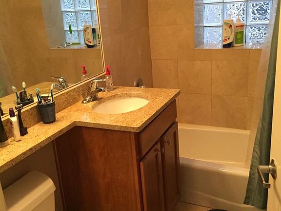 4th image of 4871 N Hermitage Ave APT 1E