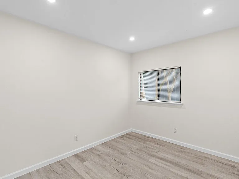 2508 Dovemeadow Dr — Photo 11