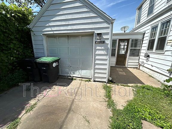 2nd image of 2886 Martin Ave