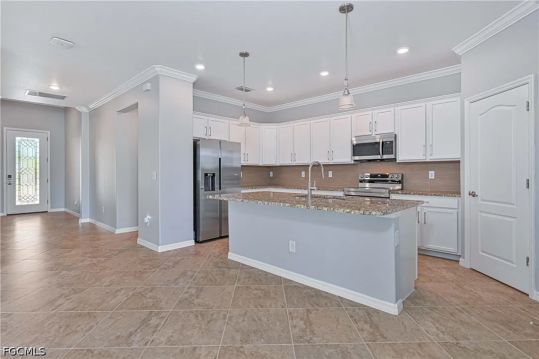 4 bed, 3.0 bath, 2032 sqft, $2,700 — Photo 3
