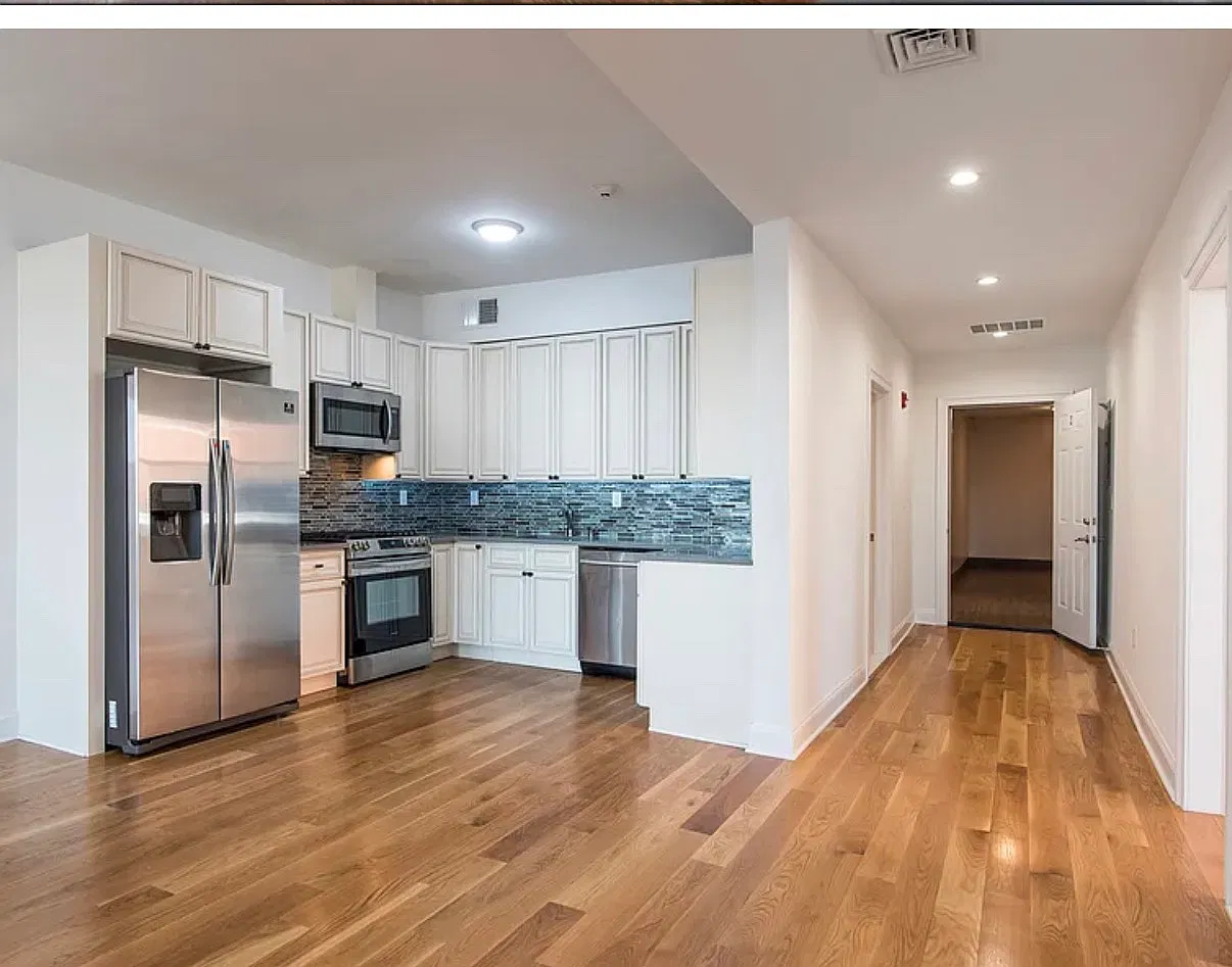 2 bed, 1100 sqft, $1,800 — Photo 2