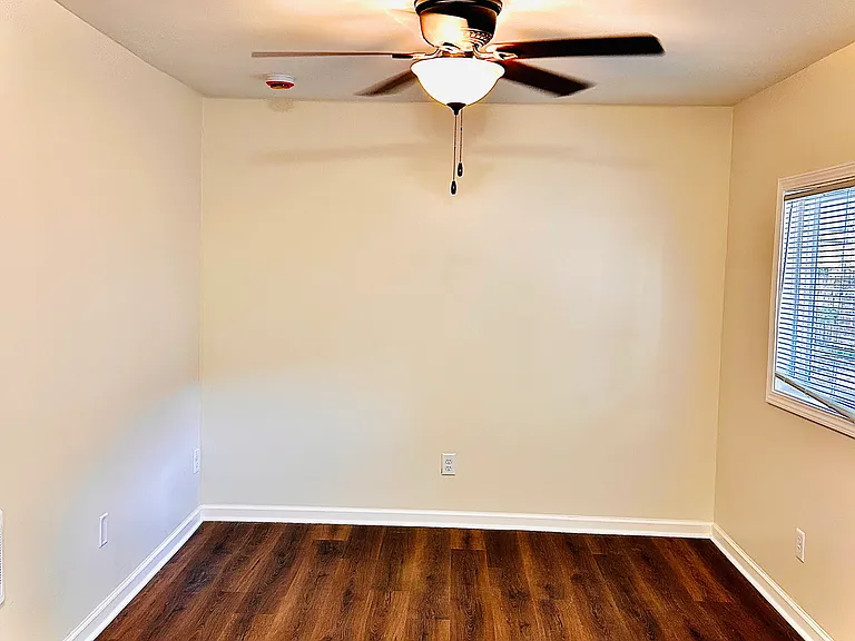 110 W Willow Dr #C — Photo 3