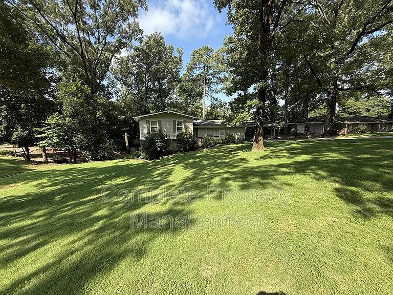 3153 Woodhaven Dr — Photo 2