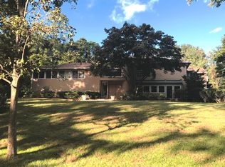 7 Tideway St, Great Neck, NY 11024