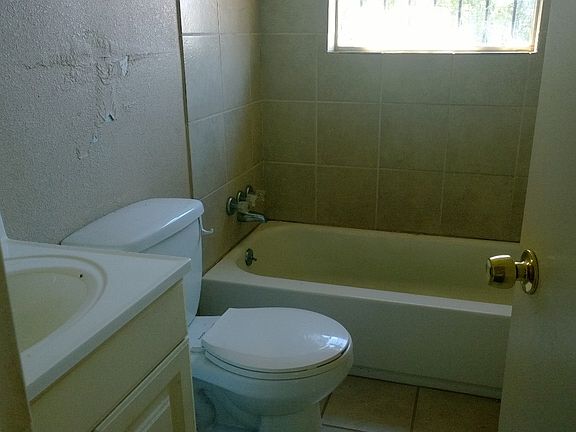 3rd image of 3907 De Kalb Ave
