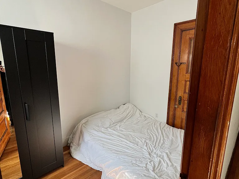 849 Beacon St — Photo 4