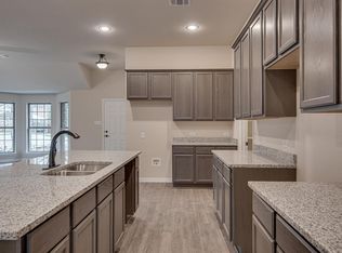 8105 Gibbs Dr, White Settlement, TX 76108