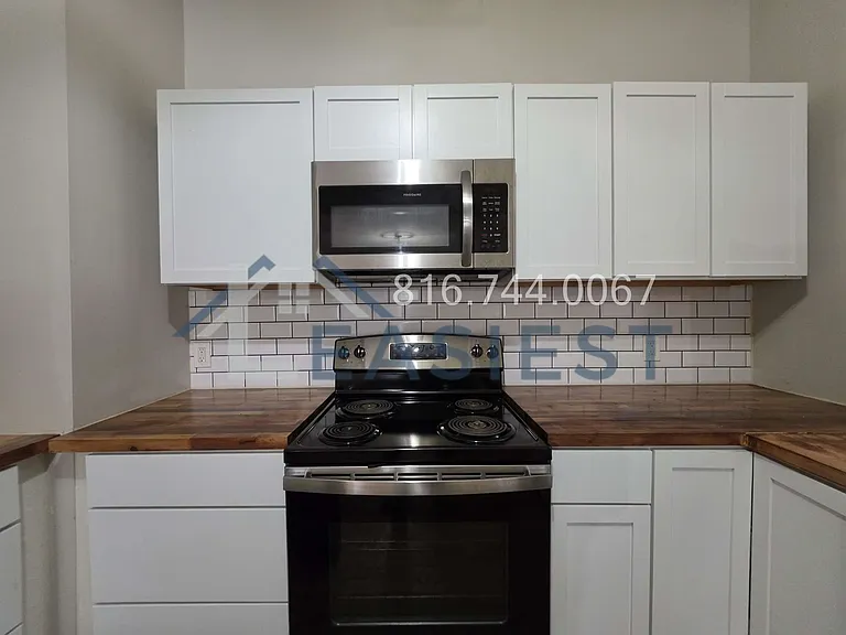 1209 College Ave — Photo 8