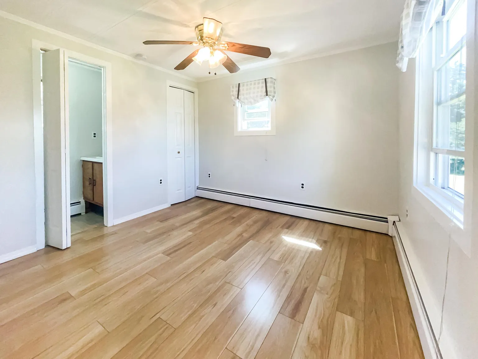 3 bed, 1.5 bath, 1154 sqft, $2,800 — Photo 4