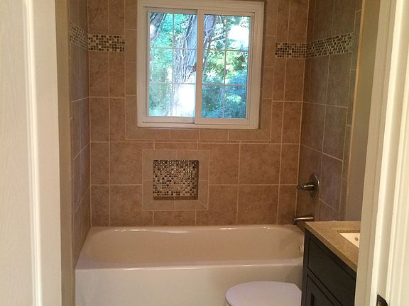 5th image of 27 Vicki Cir
