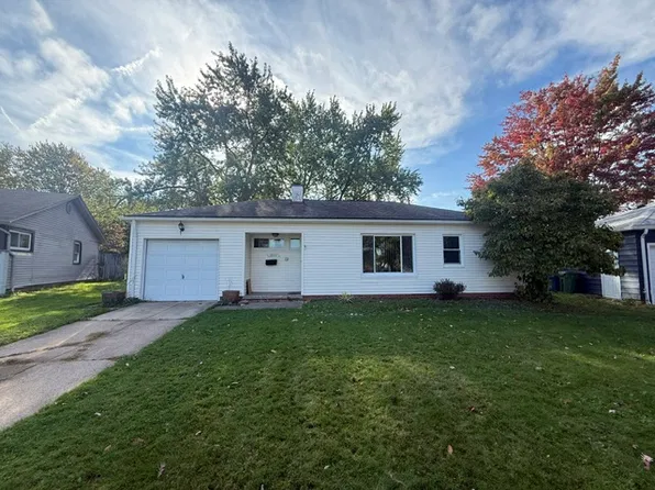 10033 Lynden Oval, Parma Heights, OH 44130