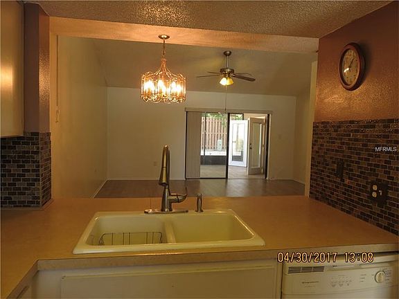 5th image of 2220 Oak Wind Dr