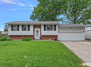 26 Groton Dr, Springfield, IL 62702