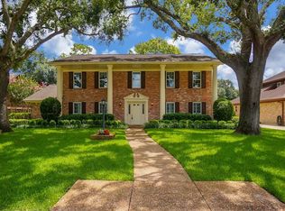 811 Merrick Dr, Sugar Land, TX 77478