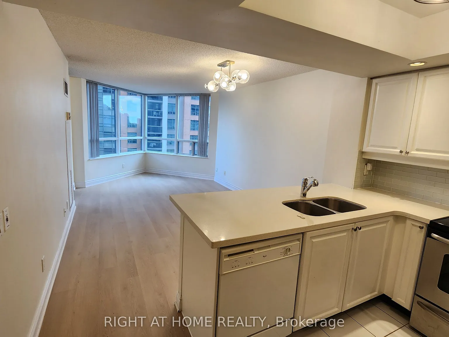 2 bed, $2,450 — Photo 2