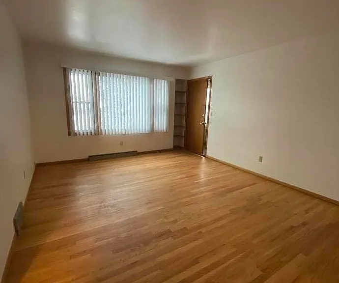 4327 W Howard Ave — Photo 4