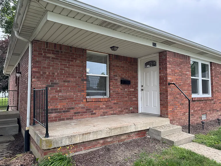 312 E Staat St #312 — Photo 14
