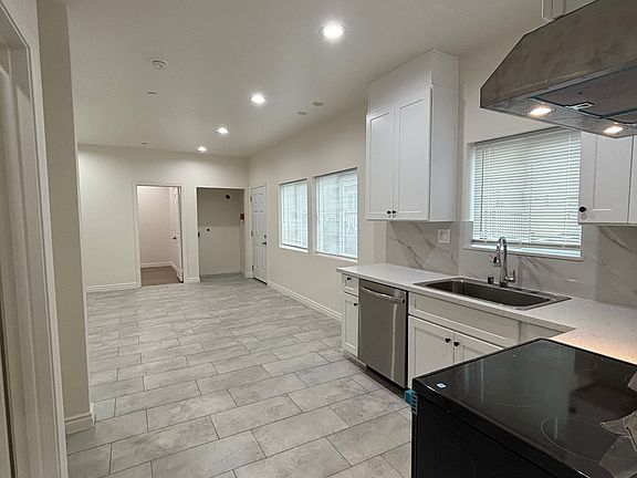 5th image of 1517 Acacia #A