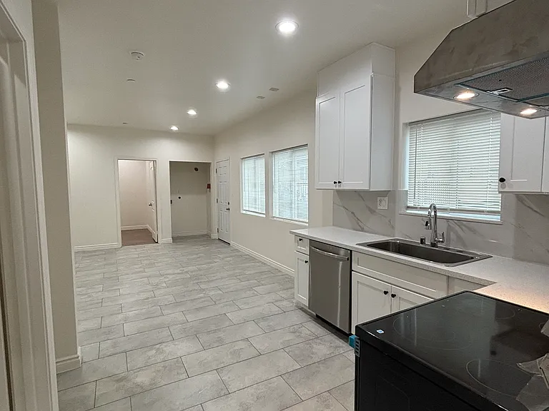1517 Acacia #A — Photo 5